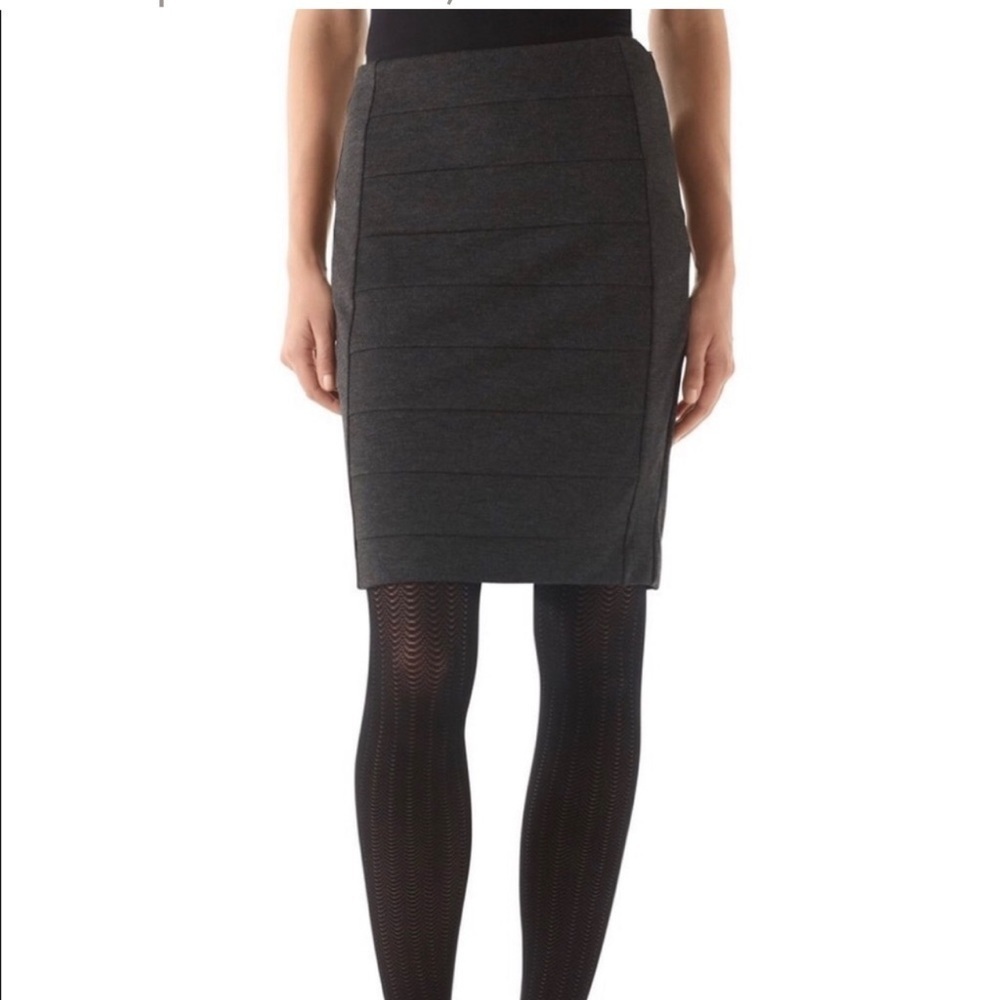 White House Black Market Skirt charcoal size 00